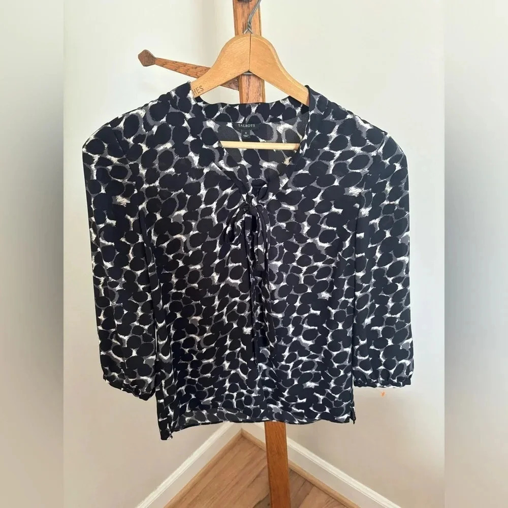 Talbots size 4 Black & White Tie Front Blouse